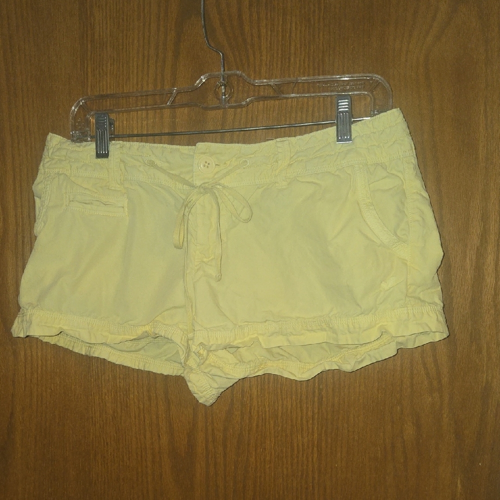 American Eagle Outfitters Light Yellow Women's Short Shorts